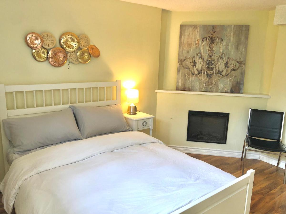 Cozy & Convenient 2-Bedroom Apartment With Private Entrance Toronto Exteriör bild