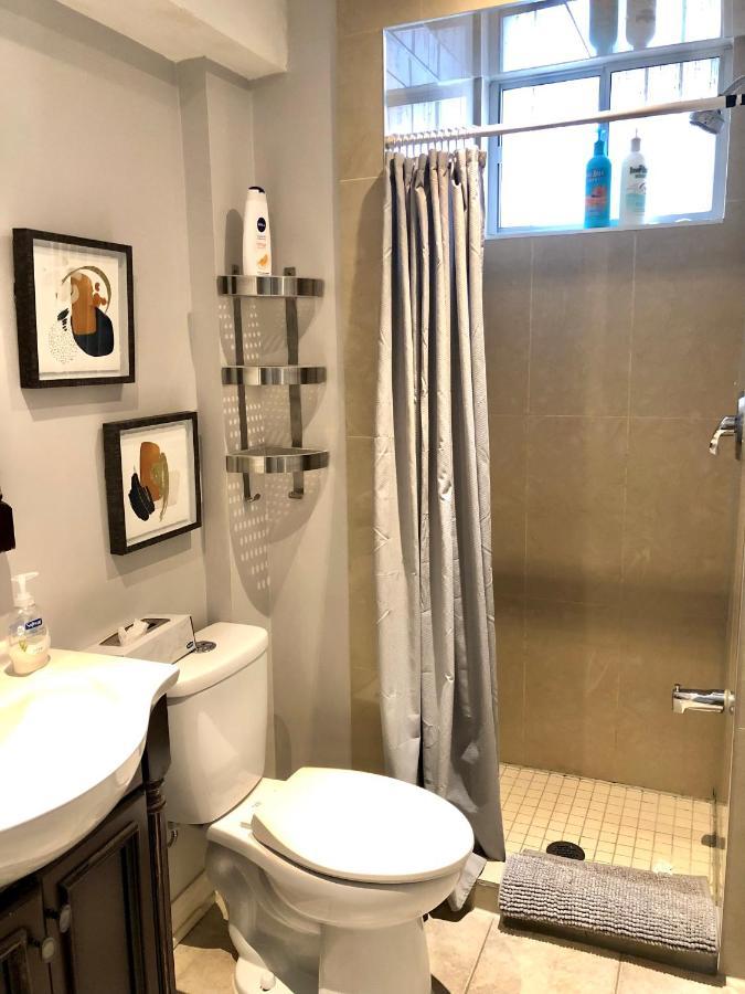 Cozy & Convenient 2-Bedroom Apartment With Private Entrance Toronto Exteriör bild